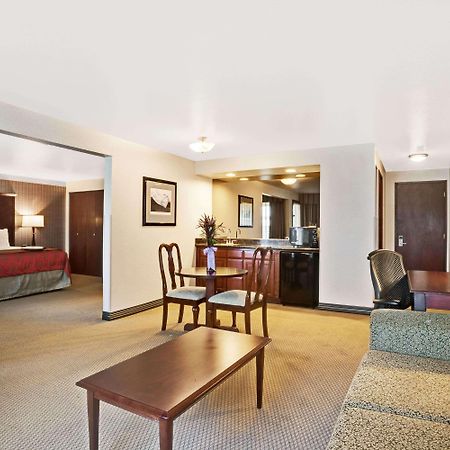 Ramada By Wyndham Tukwila Southcenter Otel Dış mekan fotoğraf