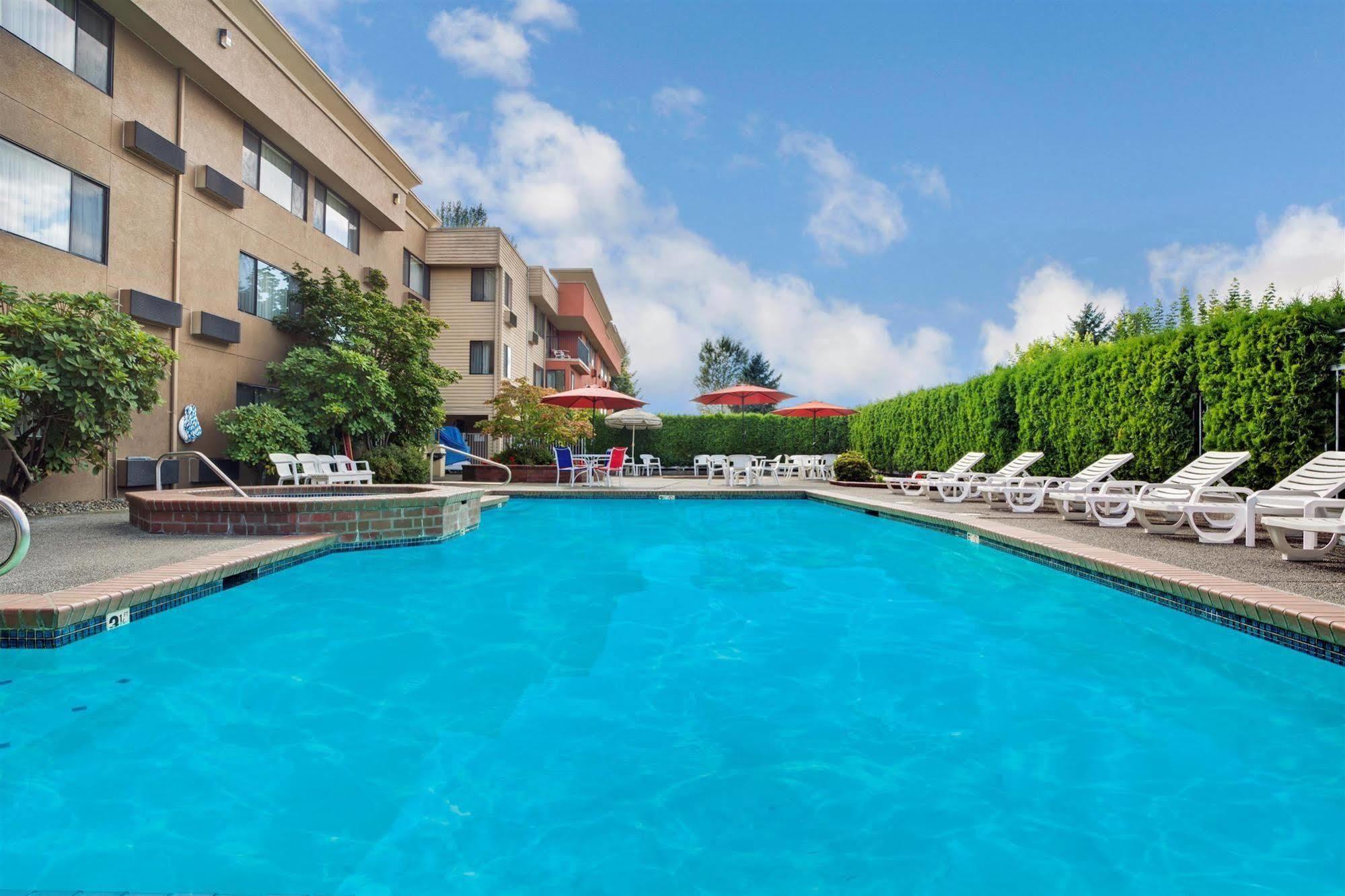 Ramada By Wyndham Tukwila Southcenter Otel Dış mekan fotoğraf