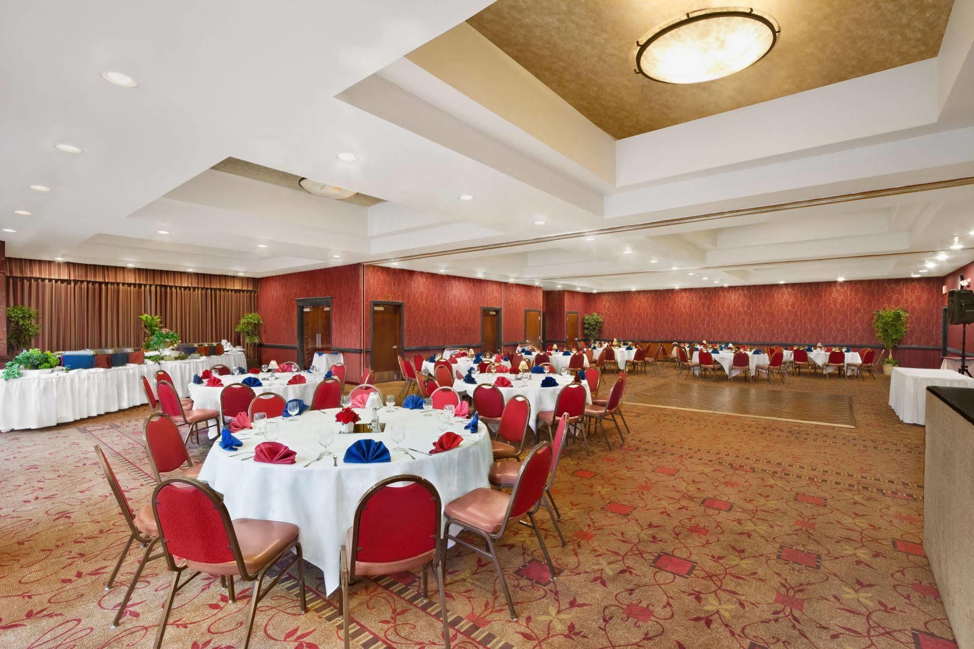 Ramada By Wyndham Tukwila Southcenter Otel Dış mekan fotoğraf